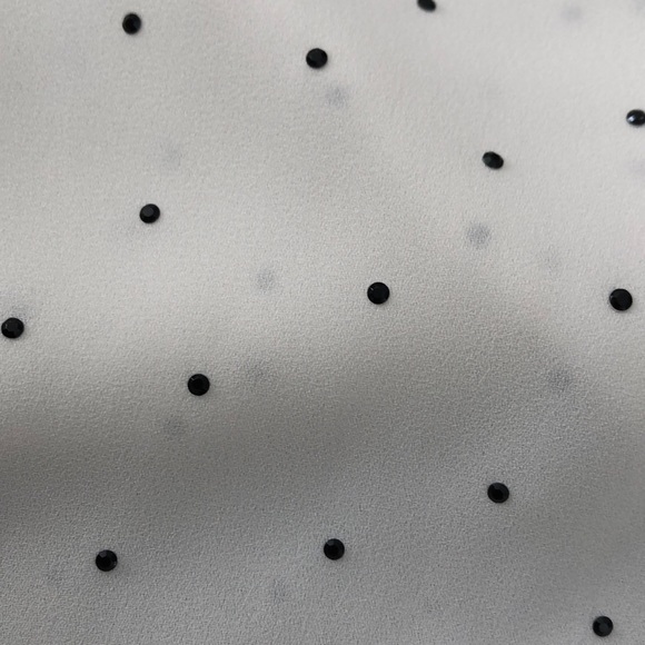 Ladies DKNYC L blouse with raised black polo dots - Picture 5 of 5